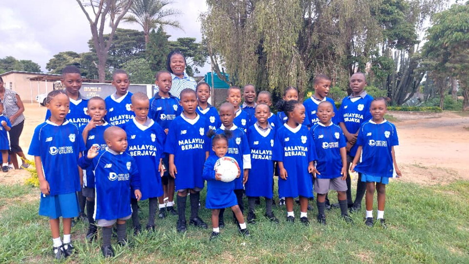 Kit Aid recipients in Zimbabwe.