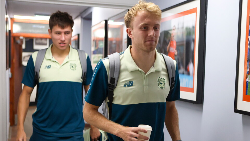 Eli King arrives at Kenilworth Road...