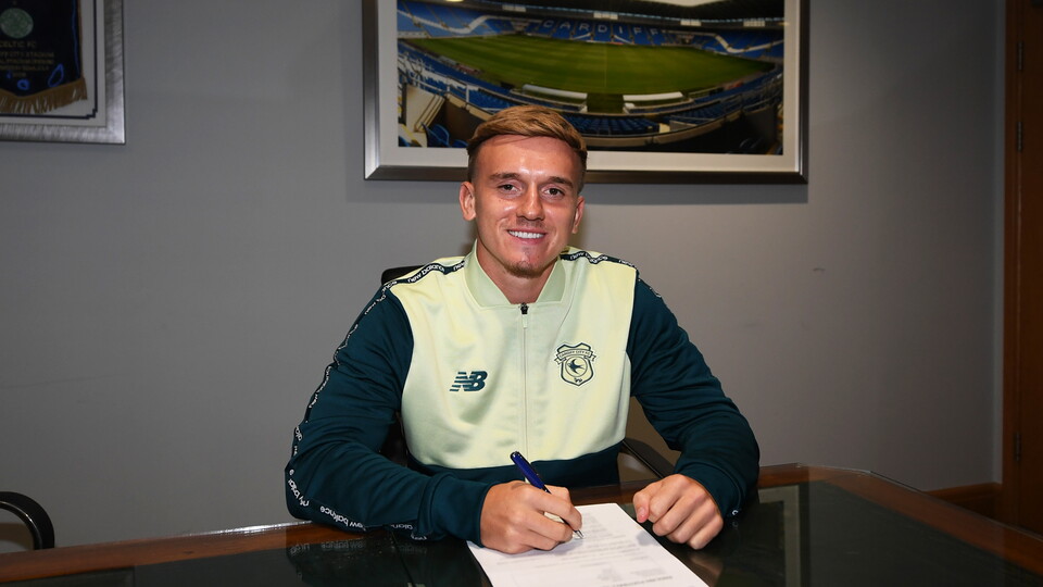 Isaak Davies pictured signing his new City deal.