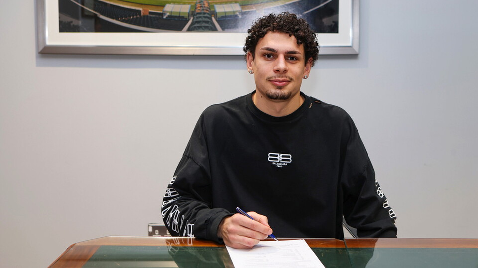 Yousef Salech pens contract extension