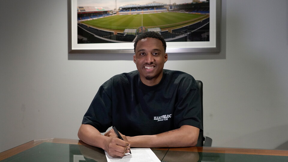 Nathan Trott signs a permanent contract with the Bluebirds!